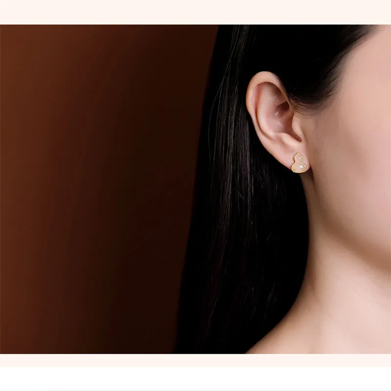 Женские сережки-гвоздики из серебра 925 пробы с инкрустированным агатом и