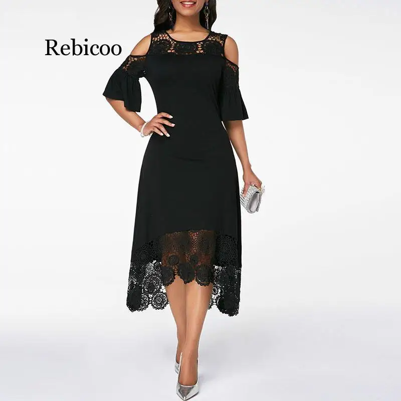 Женское платье с открытыми плечами и расклешенными манжетами кружевное