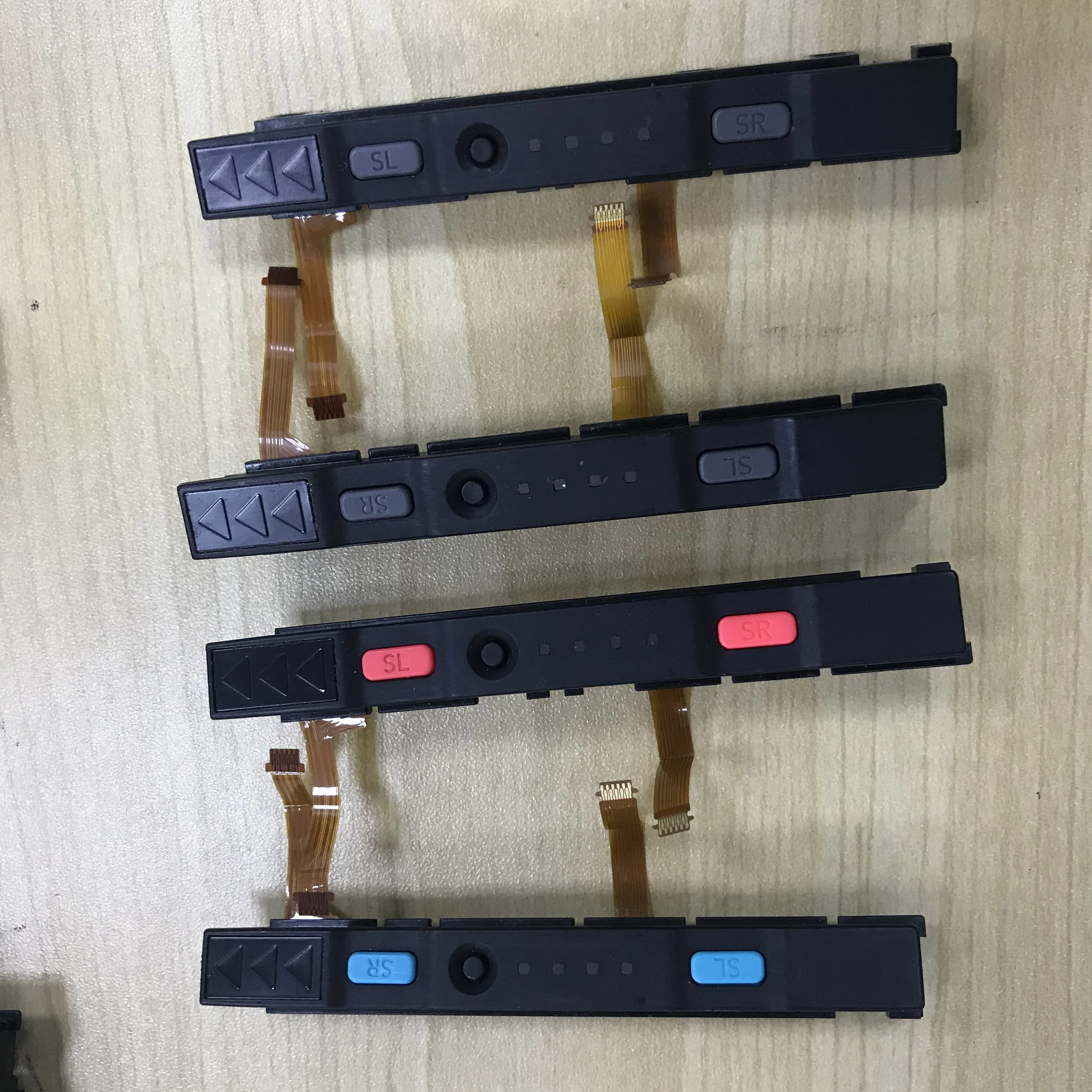 Набор оригинальных ползунок из пластика с правой и левой стороны для