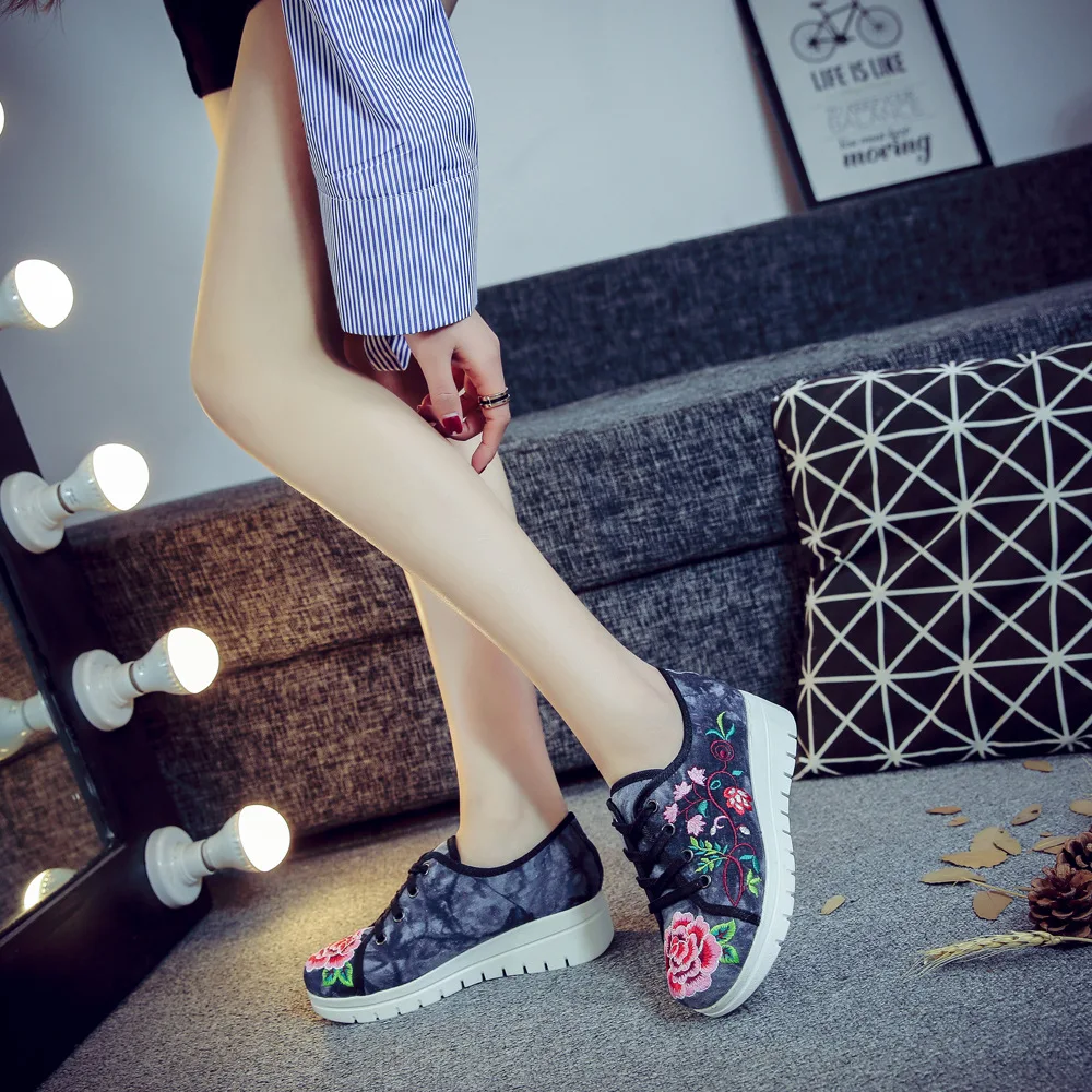 Veowalk распродажа; женские парусиновые кроссовки с цветочной вышивкой; женская повседневная обувь на плоской подошве со шнуровкой; удобная обувь на платформе