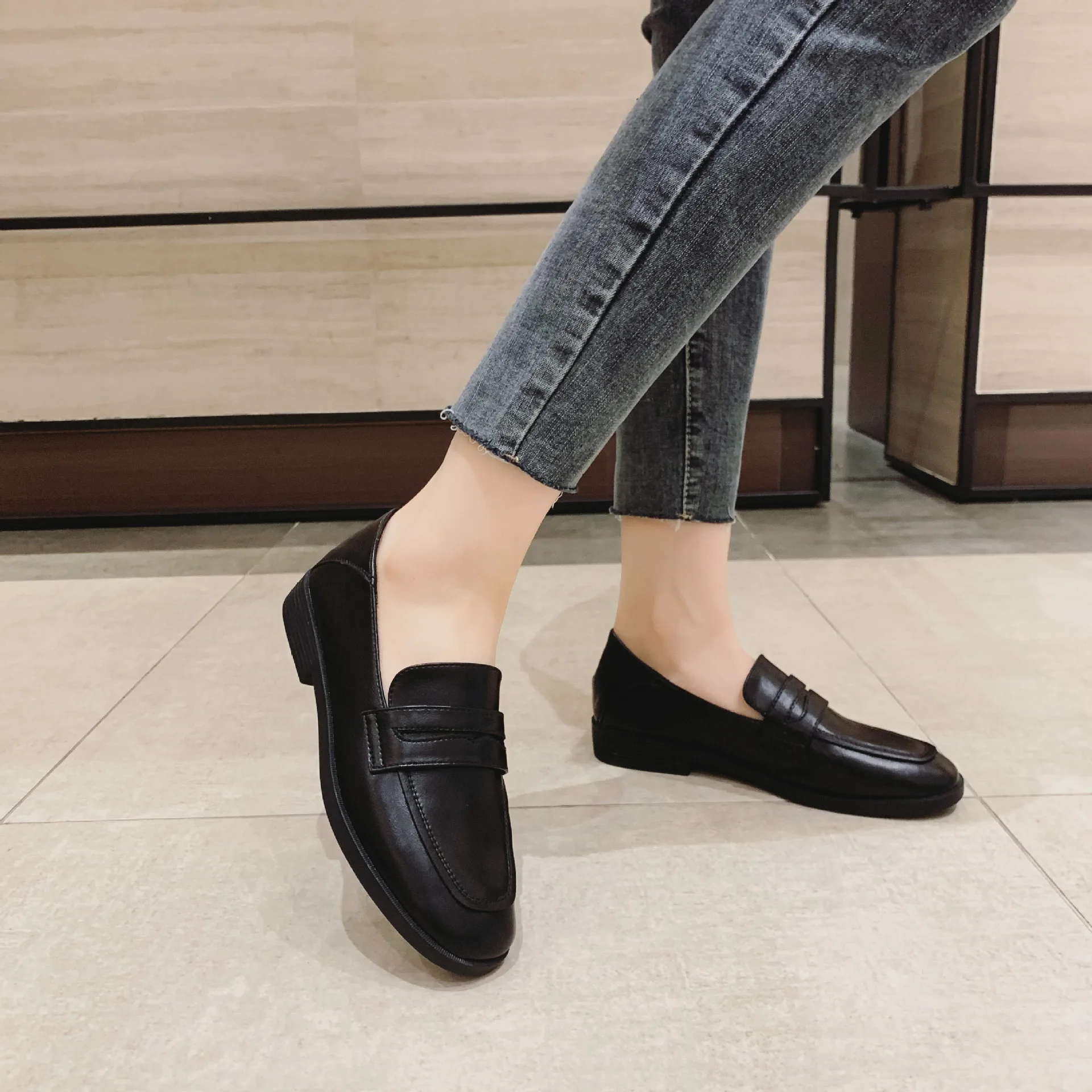 Маленькие кожаные туфли в британском стиле женская кожаная обувь на не