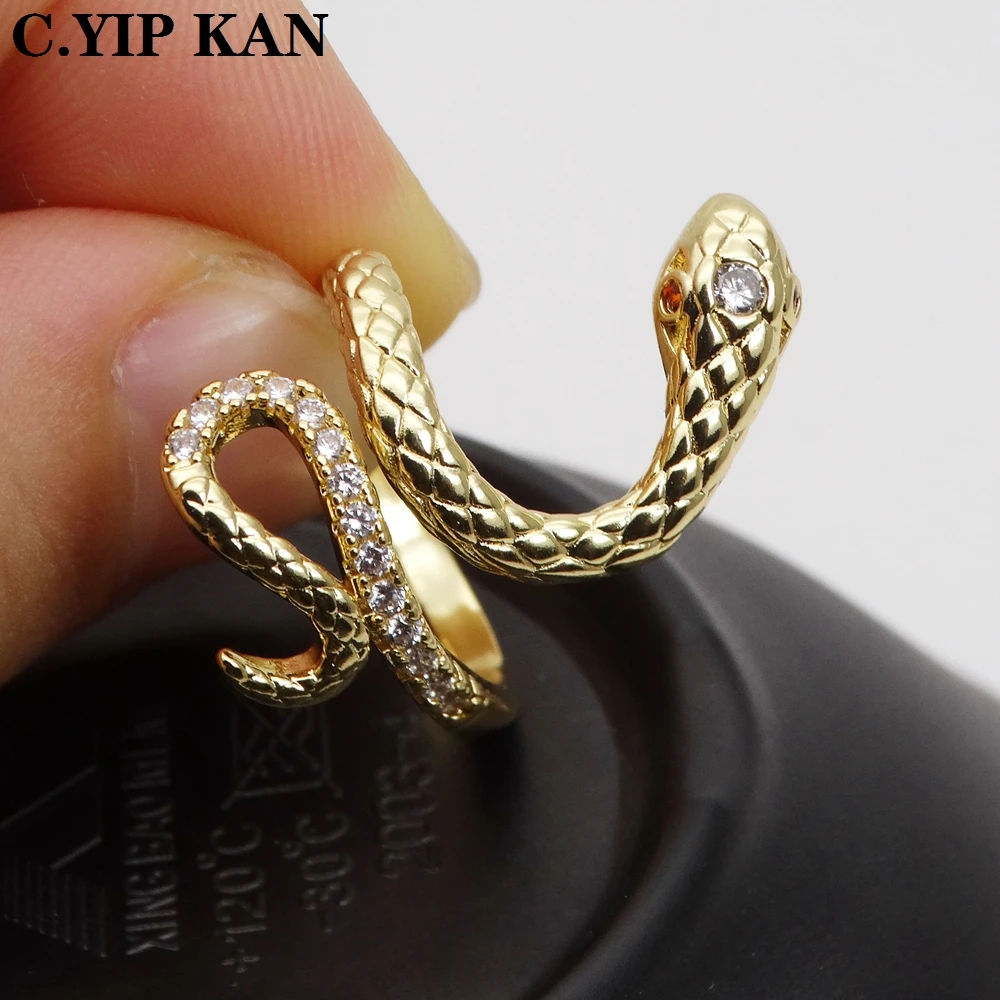 Женское кольцо с инкрустацией из фианита Ширина 28 мм|Кольца| |