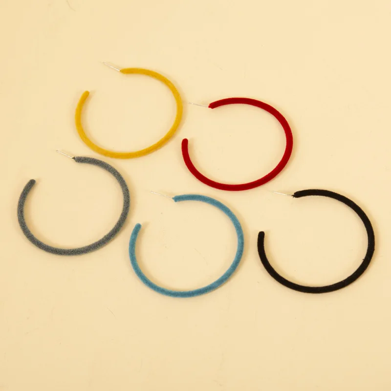 

Simple Trendy Cute Candy Color C-Shape Earrings Women Autumn Winter New Fashion Geometric Hoop Earrings Female Jewelry Gift