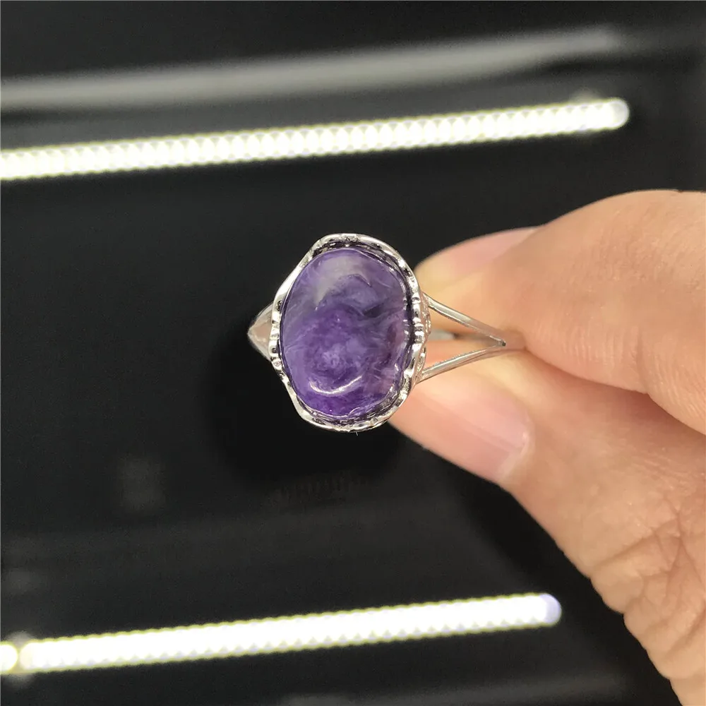 Кольцо из натурального фиолетового хароитного серебра 925 пробы 13 х10 мм |