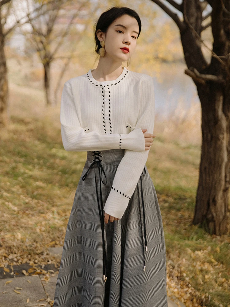 

2021 new fashion women's clothing Two-piece elegant white sweater+skirt