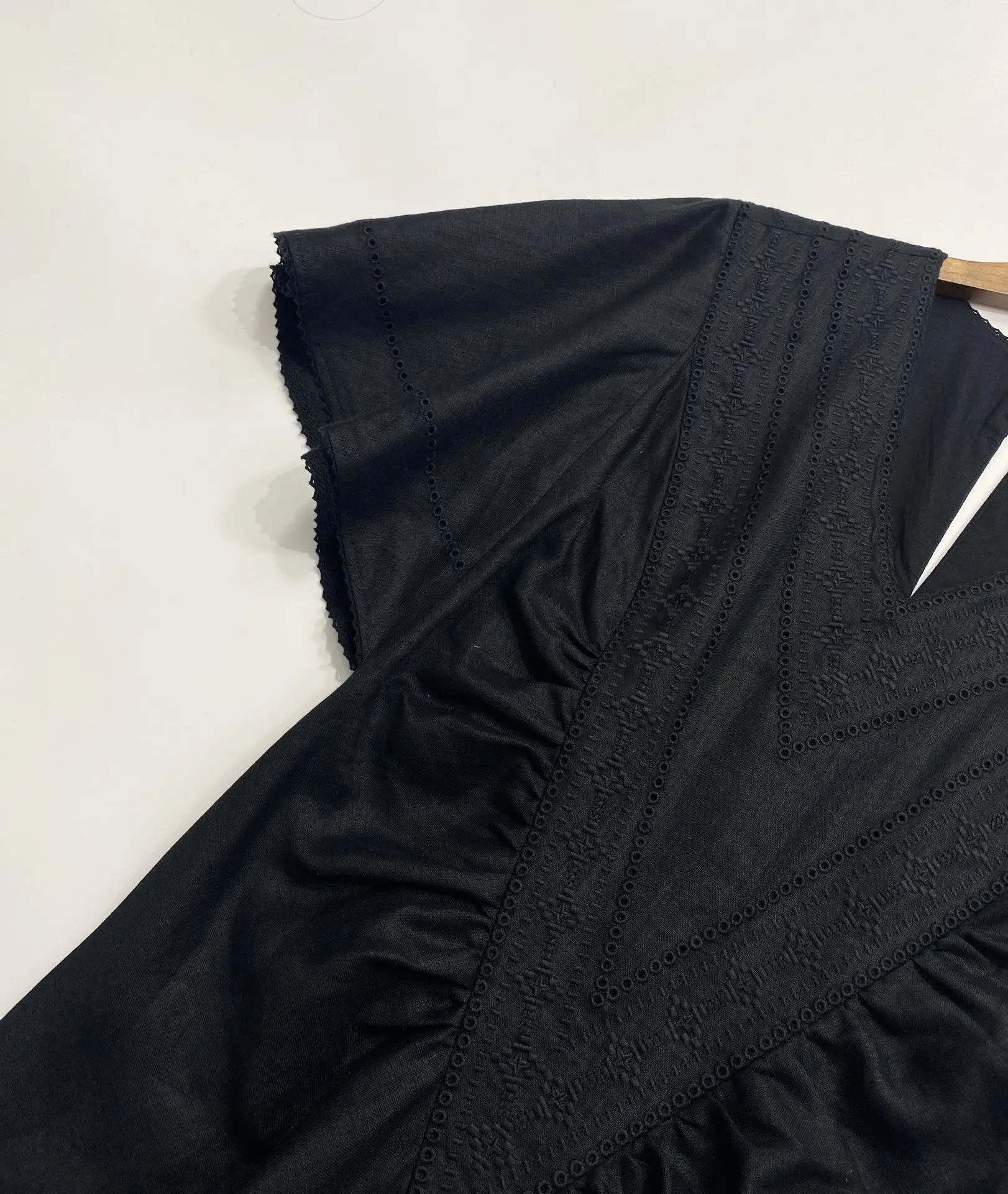 

V-neck Embroidered Pleated Waist Dress