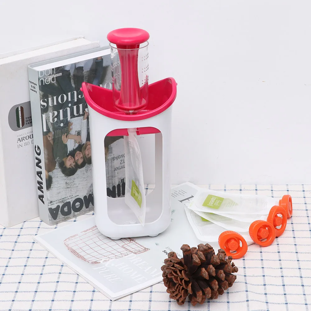 

2021 Convenient Children Puree Squeezer Fruit Juice Dispenser Manual Baby Food Supplement Storage Bag Container Manual Juicers