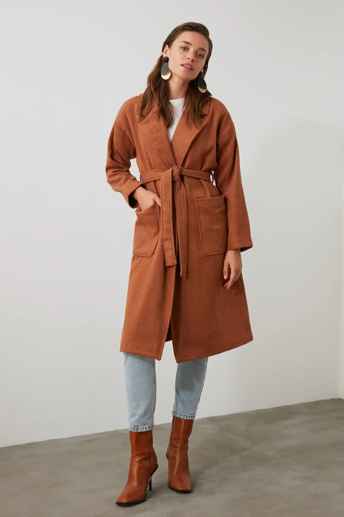 

Trendyol Arched Pocket Detail Stamp Coat TWOAW21KB0019