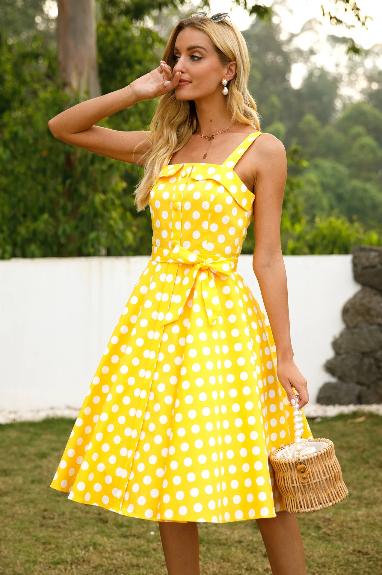 

Женский сарафан на бретельках, желтое винтажное офисное платье на тонких бретельках, без рукавов, с пышной юбкой в горошек, модель 2021