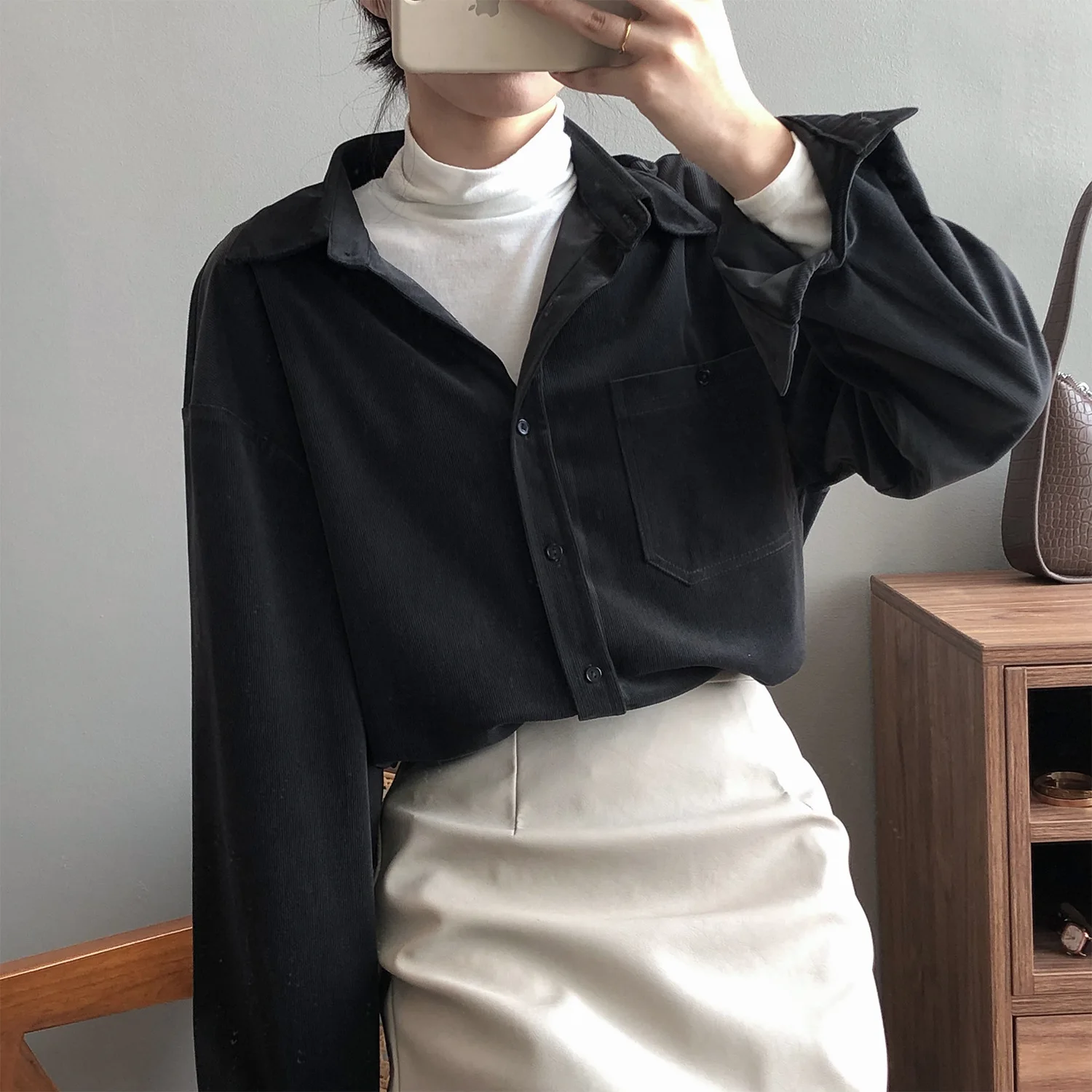 

Блузка женская Вельветовая с отложным воротником, элегантный модный однотонный дизайнерский топ свободного покроя с длинным рукавом, весн...