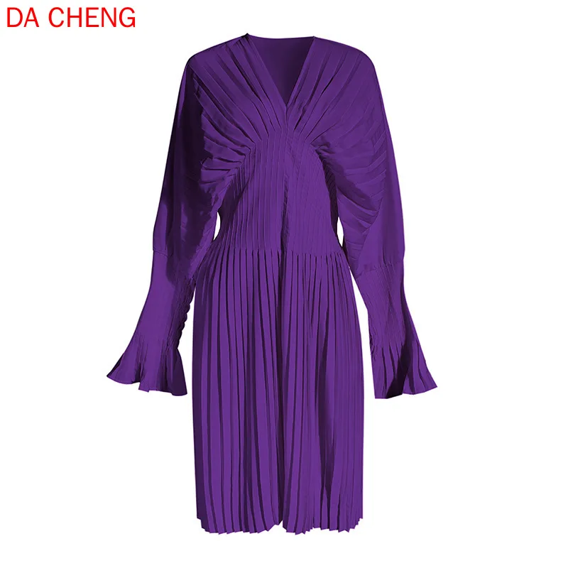 

New Pleated Waist Hugging V-neck Printed Shirt Ins Style Design Bell Sleeve Long Sleeve Slim Shirt Women