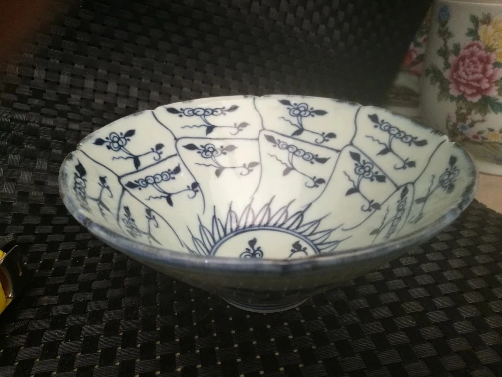 

Chinese Old Porcelain Pastel Painting Enamel-Glazed Flower Pattern Bowl