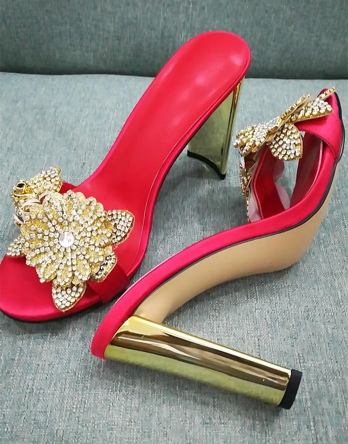 Red Gold Flower Шикарные стразы; цветочный декор; босоножки на высоком каблуке; пикантные летние шлепанцы на необычном металлическом каблуке с одним ремешком; Новинка года; женская обувь на высоком каблуке - Цвет: Red Gold Flower