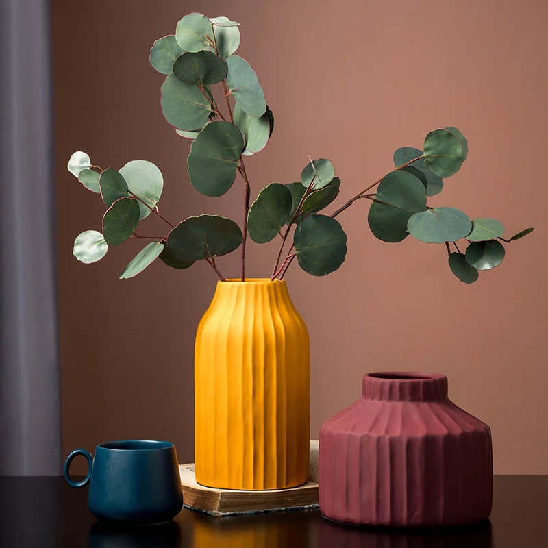 Классическая черная керамическая ваза в средиземноморском стиле современная