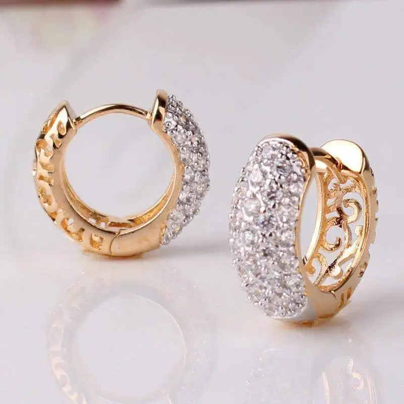 

Golden Fashion Simple Exquisite Inlaid White Diamond Hoop Earrings Fashion Hollow Copper Earring Full Rhinestone Earing women