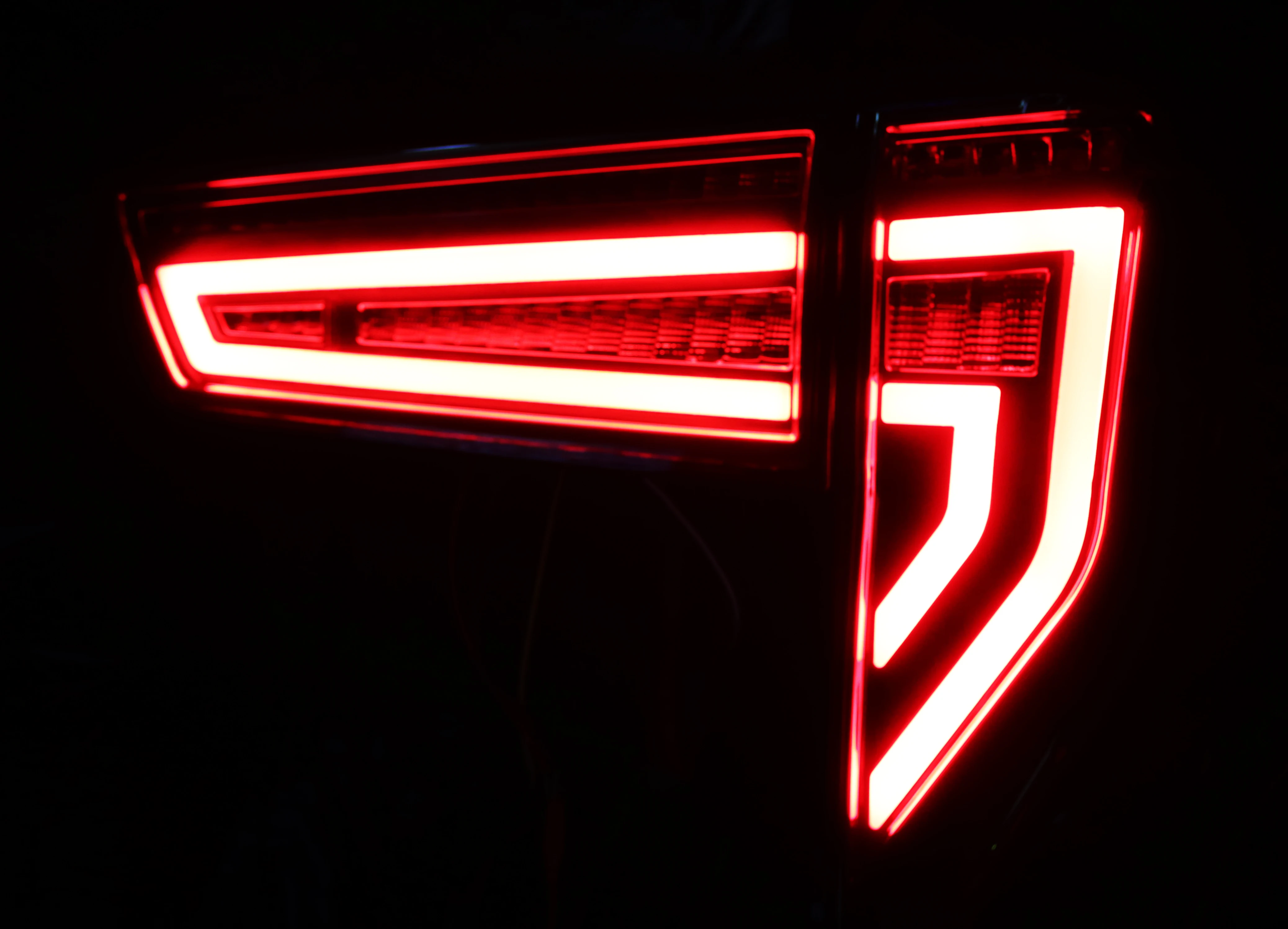 

Redesigned Stylish Tail Lamp for T/OYO/TA INNOVA