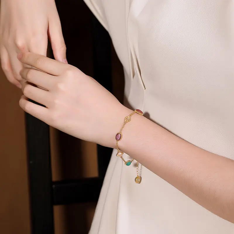 

Designer original new silver inlaid natural strawberry crystal bracelet fashion simple retro trend ladies jewelry
