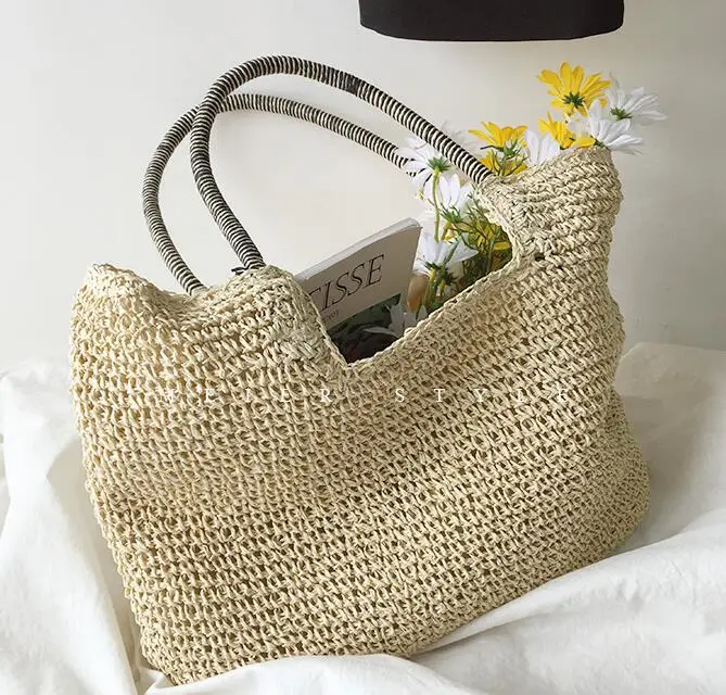 

Retro Straw Large-Capacity Holiday Wind Portable Beach Bag Women