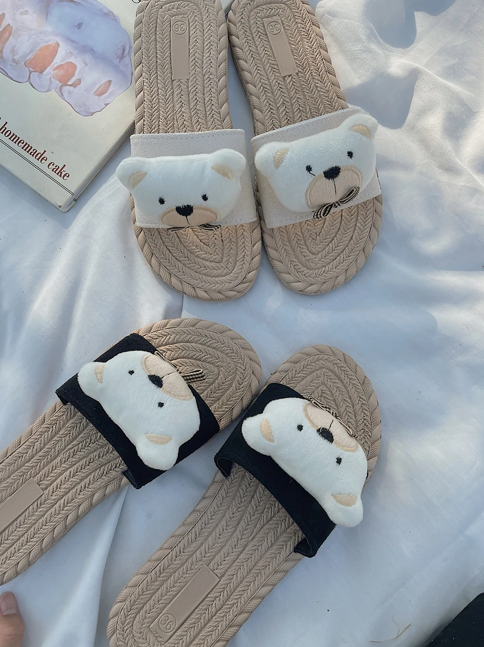 

Summer 2021 Women's Slippers Japanese Cute Cartoon Anime Flat-Bottom Comfortable Non-slip Fashion Beach Slippers for Outer Wear.