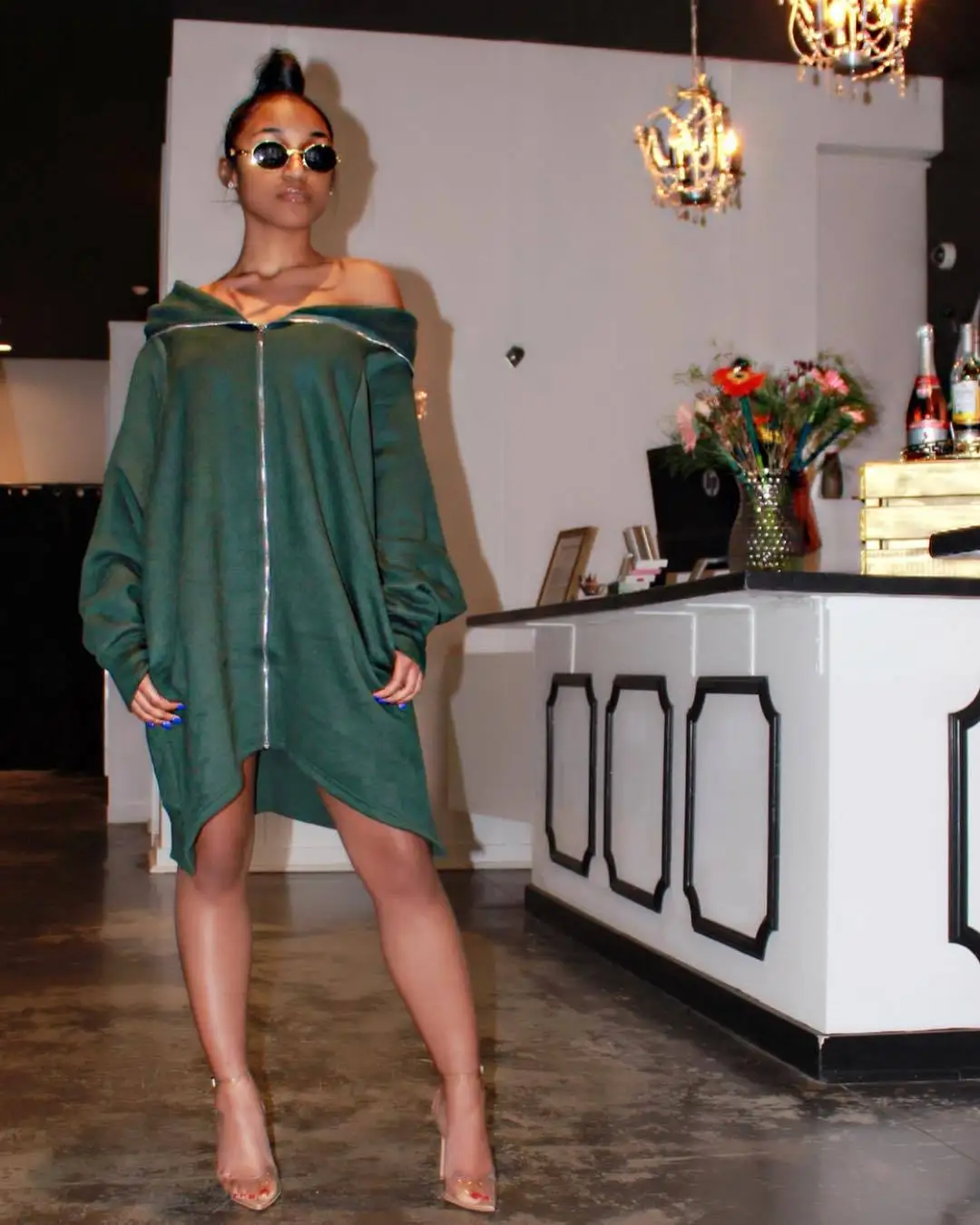 

Женский свитшот с длинным рукавом и асимметричным подолом