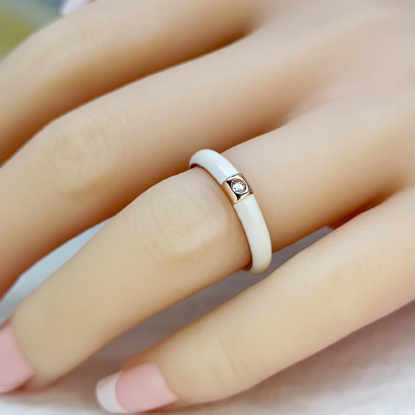 

Fashion Gold-Plated Micro-Inlaid Zircon Ring Korean Design Sense Simple Color Dripping Open Index Finger Ring Woman Jewelry