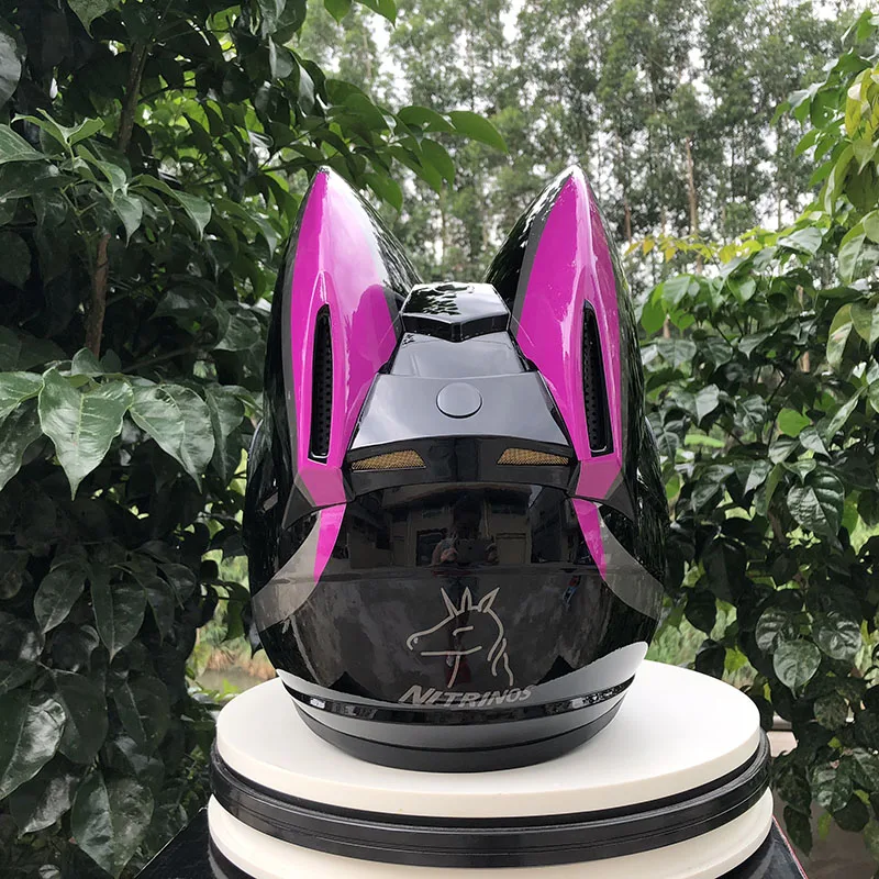 Гоночный шлем Casco Casque с кошачьими ушами фиолетового и черного цвета