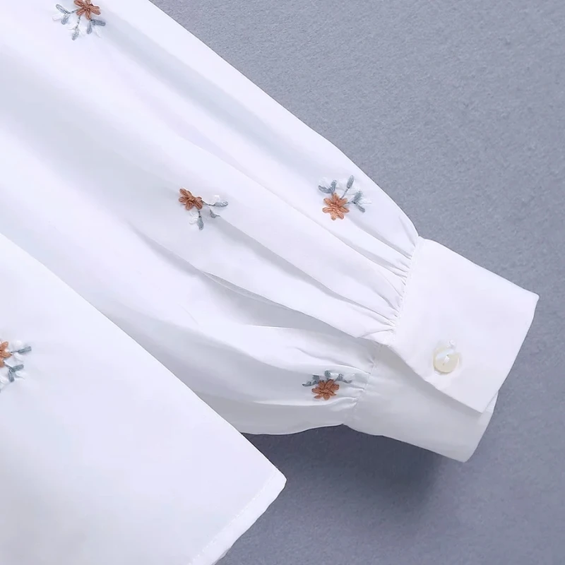 

Spring Women Flower Embroidery Peter Pan Collar Shirt Female Long Sleeve Blouse Casual Lady Loose Tops Blusas S8666
