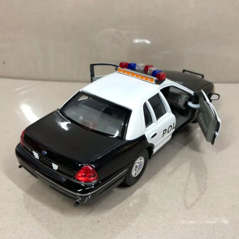 WELLY 1/24 масштабная модель автомобиля игрушки полиция Ver. 1999 Ford Crown Victoria автомобиль из литого металла модель игрушки для подарка/коллекции/детей