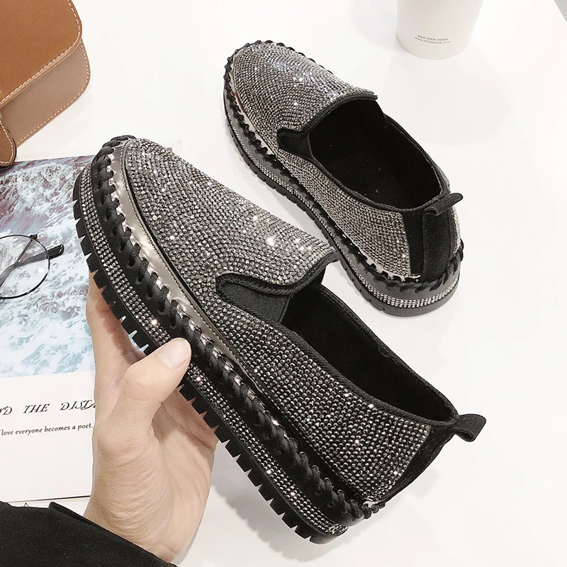 Туфли женские на платформе шикарные блестящие без застежки однотонные лоферы