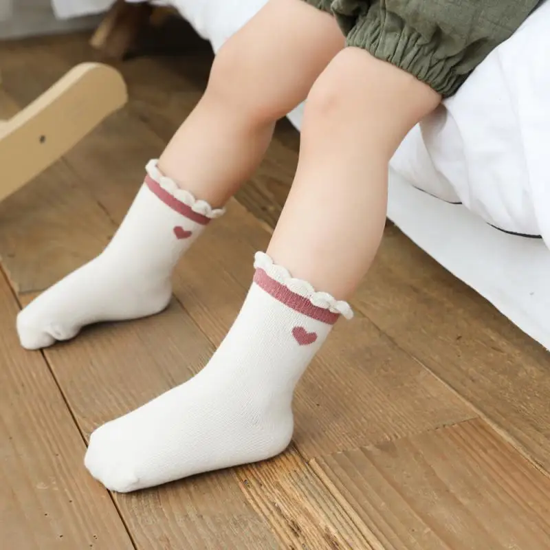 

Носки детские кружевные средней длины, на возраст 0-8 лет