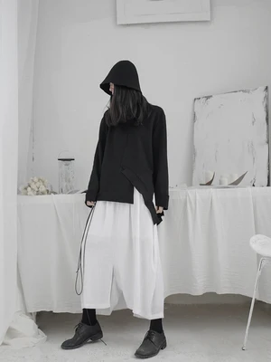 Женская Асимметричная толстовка черная свободная с круглым вырезом и длинным