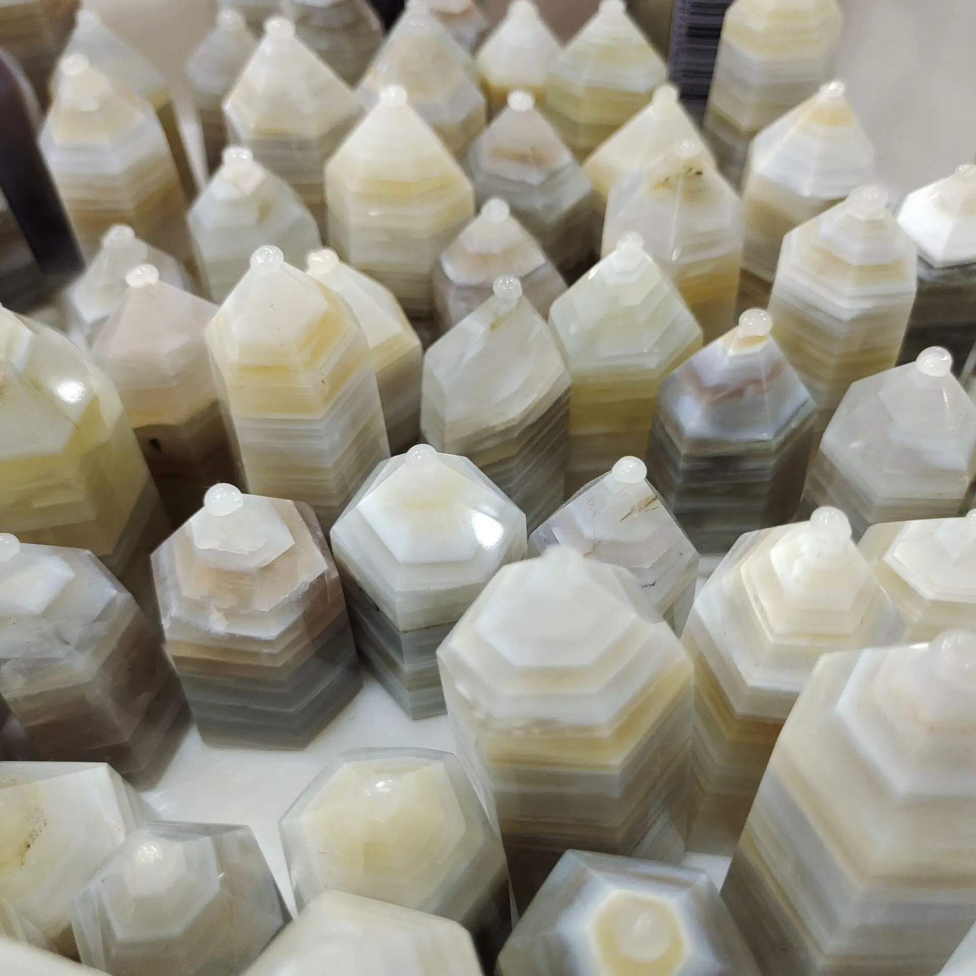 

1pcs 3-6cm Natural agate pillars decorated with crystal single pointed pillars of bluestone polishing healing energy stone