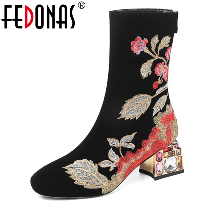Женские ботинки челси со стразами FEDONAS черные замшевые ботильоны с вышивкой на