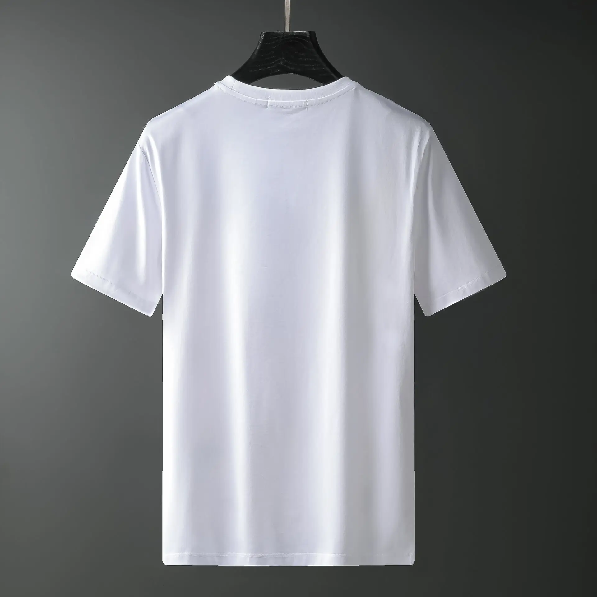 

Spring and summer new fashion popular logo T-shirt hot drilling laser printing man short sleevFree shipping in some aree T-shirt