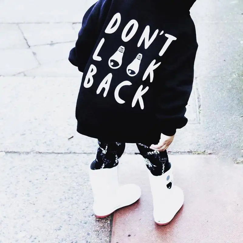 Топы с длинными рукавами для мальчиков черный топ капюшоном и надписью Don't Look Back