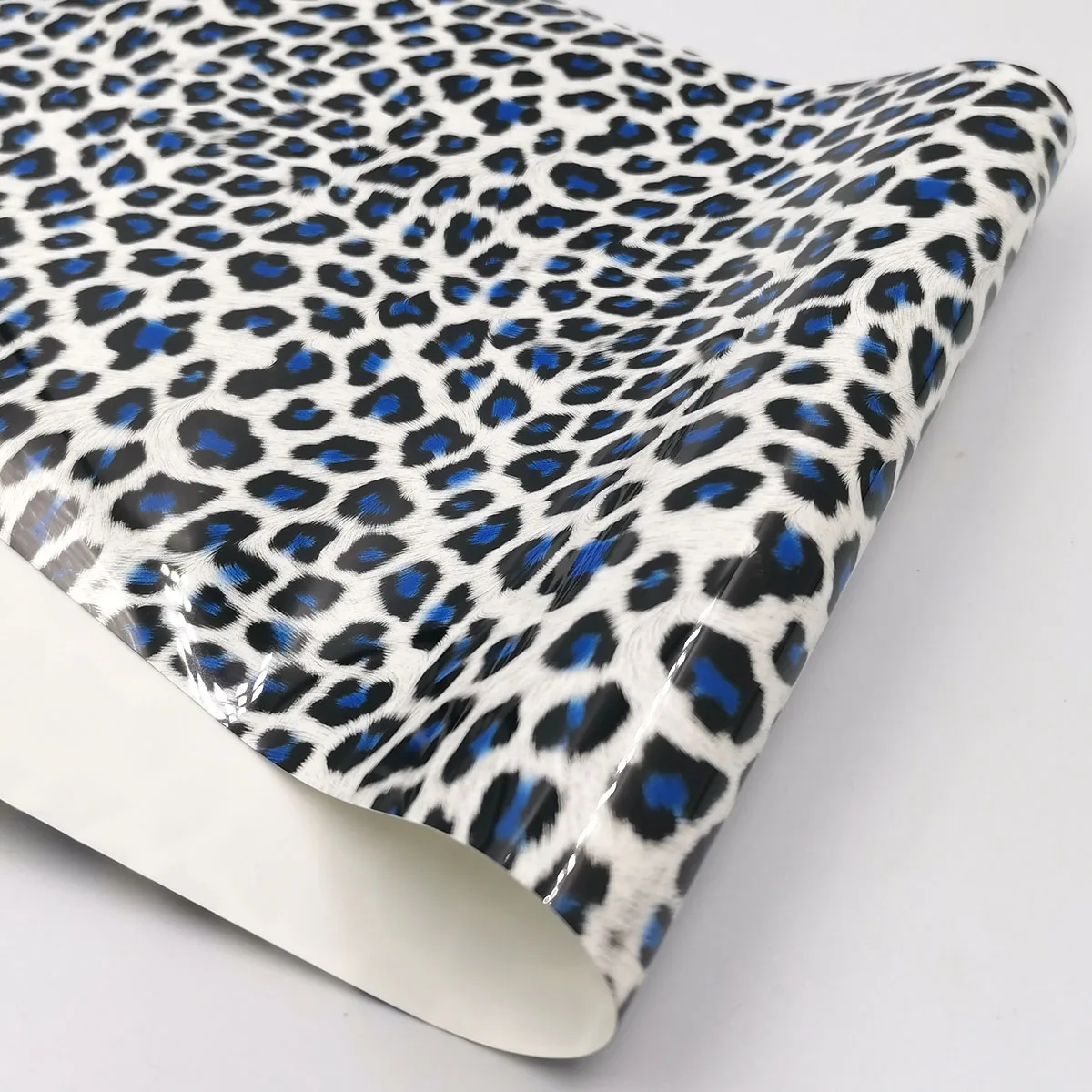 Термотрансферная виниловая термопленка с леопардовым рисунком из ТПУ для