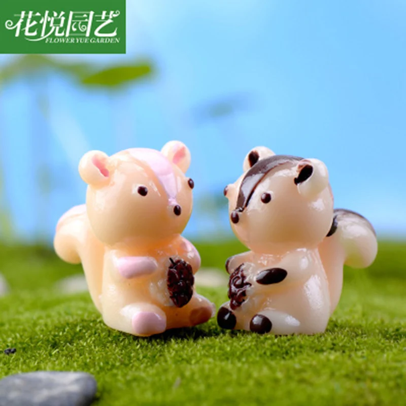 Модель Белочка из соснового конуса маленькая статуэтка в виде лесного животного