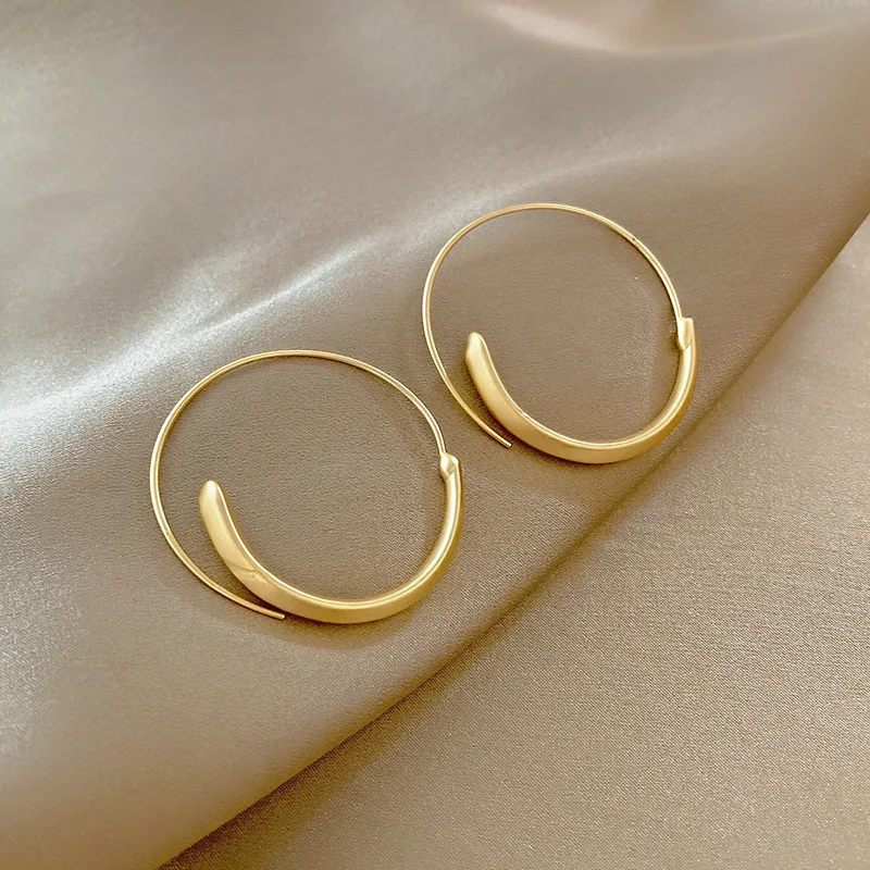 

European And American Classic Golden Metal Hoop Earrings Fashion Korean Women Christmas Party Girl's Unusual Earrings Jewelry