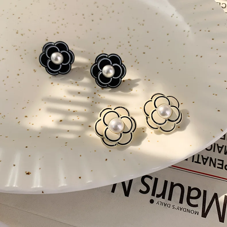 

2021 New Arrival Stud Earrings Round Metal Women Classic Cute Simple Flower Elegant Female Jewelry