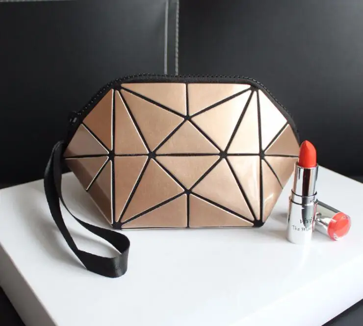 

Korean Version Luminous Color Changing Women Small Semicircle Cosmetic Bag Rhombic Pattern Shell Geometric Bag Clutch Bag