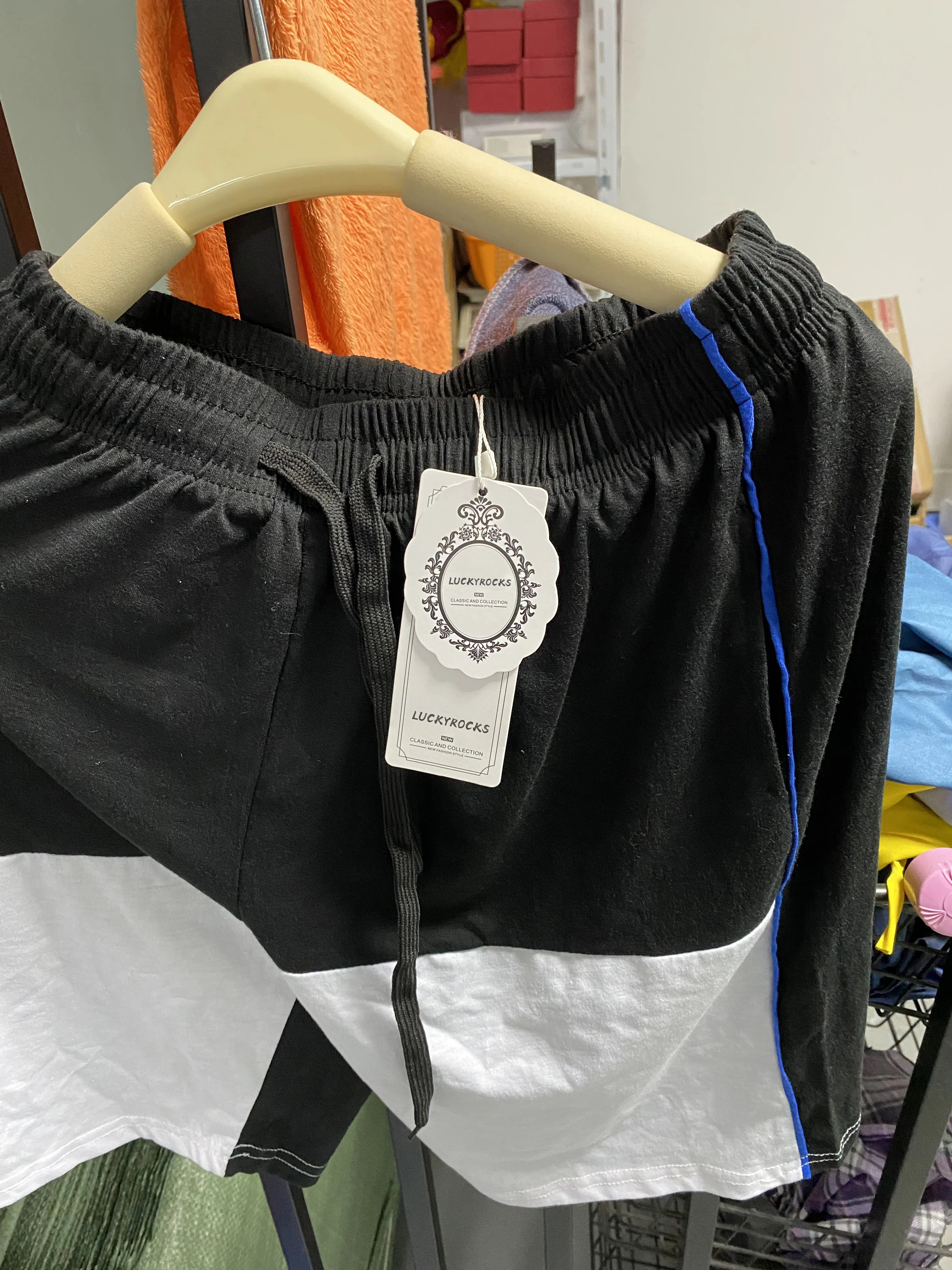 

LUCKYROCKS shorts
