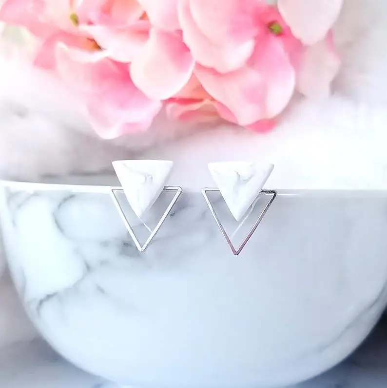 

FUN-BEAUTYEuropean and American Fashion Hot Style Geometric Hollow Earrings Wild Level Triangle Earrings Simple Grained Earrings