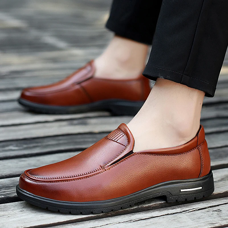 Повседневная кожаная обувь Мокасины мужские мягкие удобные туфли для вождения