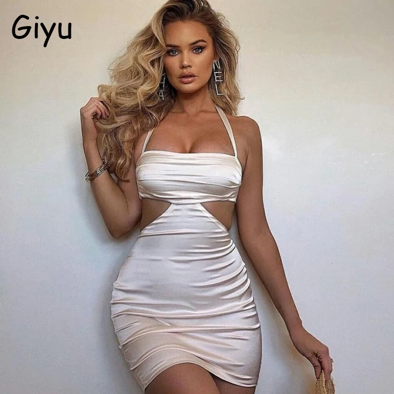 

Женское атласное платье с лямкой на шее и открытой спиной