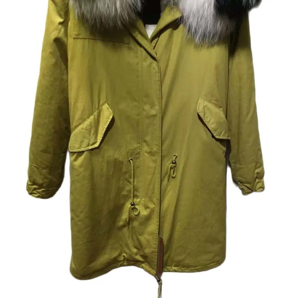 Желтая парка с белым и черным воротником из меха енота модная одежда для мужчин