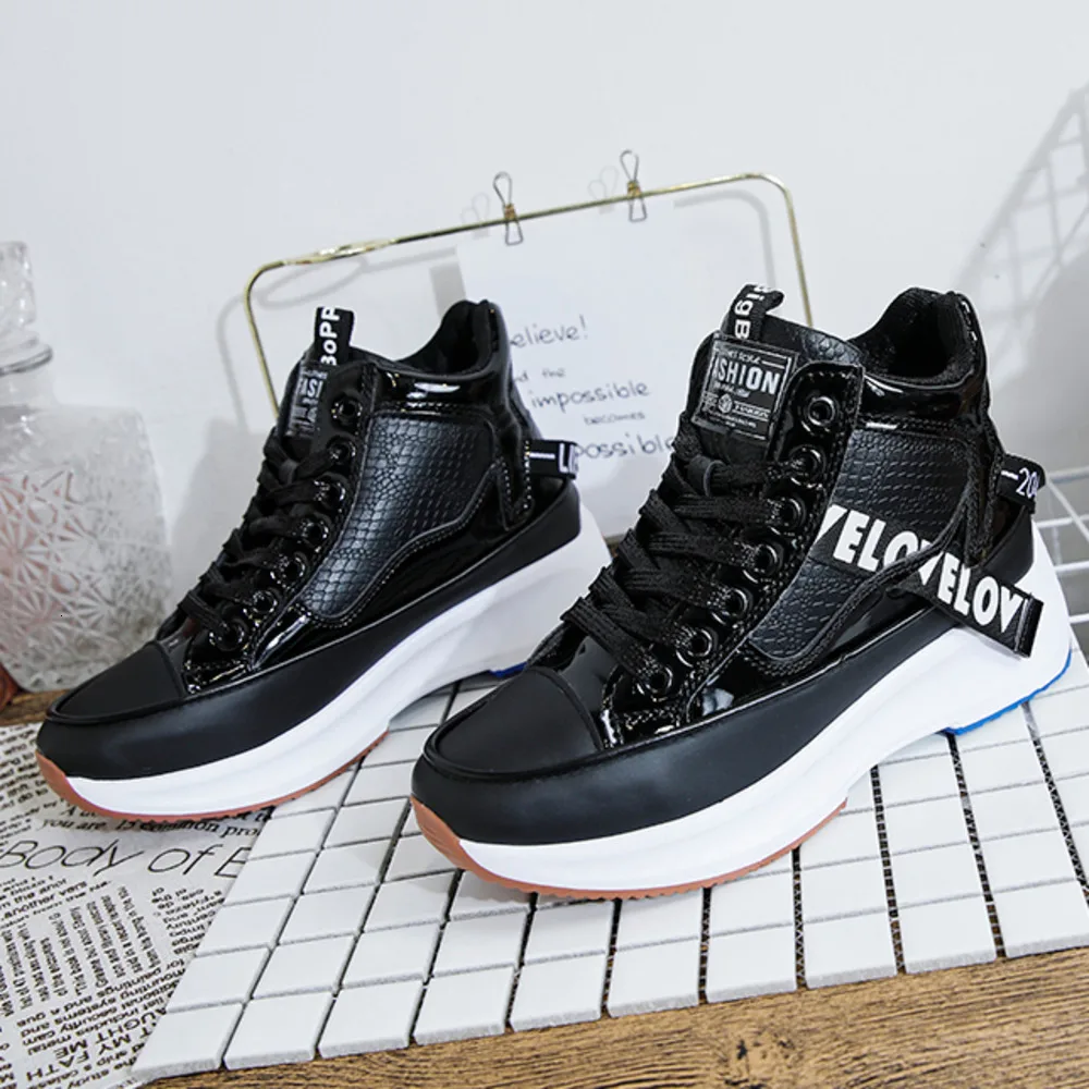 Женские кроссовки на массивном каблуке коллекция 2019 года модная женская обувь