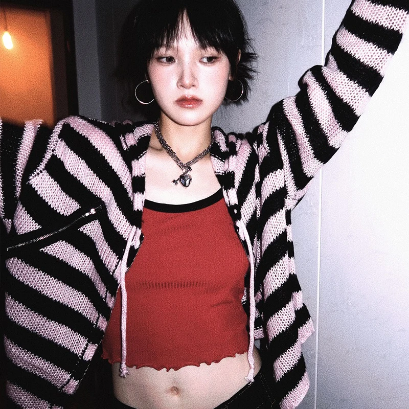 Женский трикотажный кардиган с капюшоном в полоску | Женская одежда