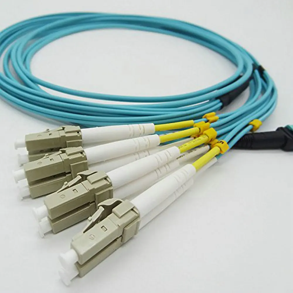

Волоконно-оптический кабель для QSFP + SR модуля Type-B AQUA 50/125 мкм, 15 метров