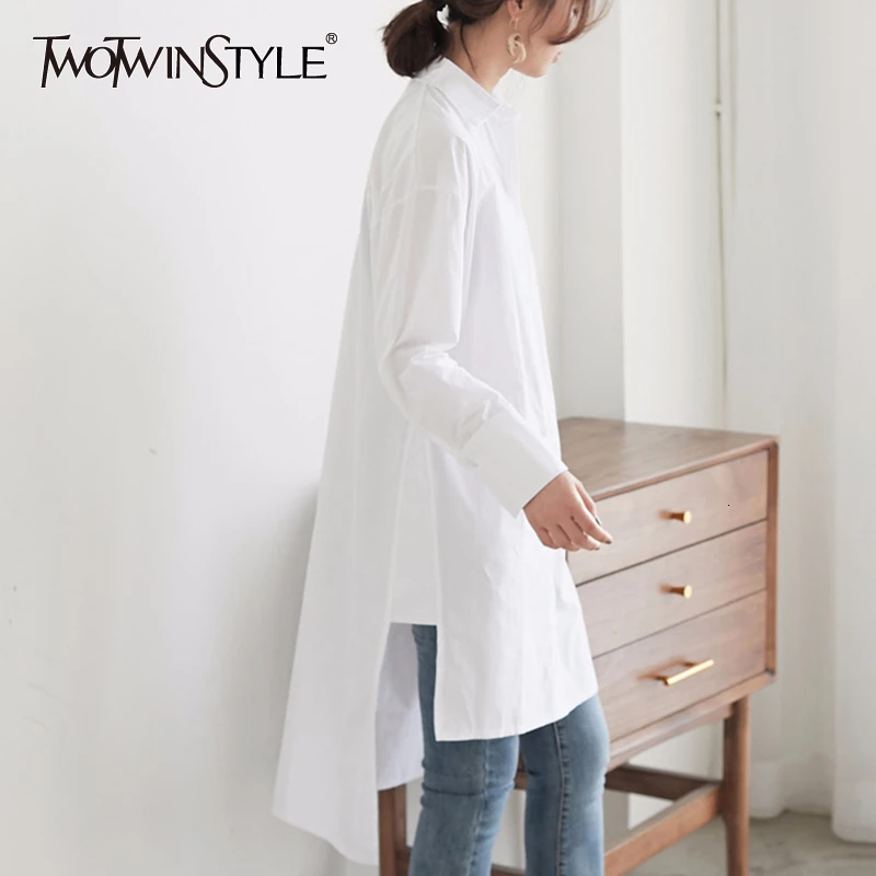Женская рубашка с отложным воротником TWOTWINSTYLE белая элегантная длинными рукавами