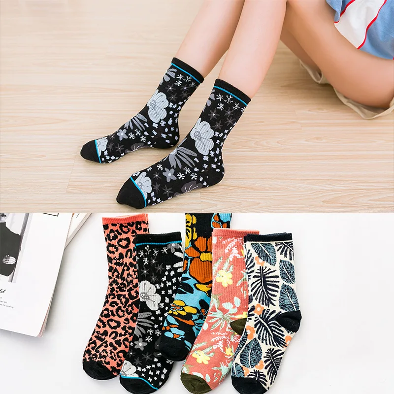 

2021Autumn and Winter In The Tube Ladies Fashion New Personality Leopard Print Cotton Comfortable Sports Socks Blue Flowers Sexy